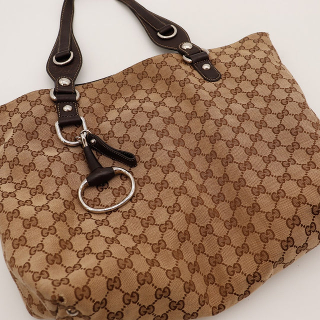 Détail boucle Horsebit et tirette cuir Gucci Tote — AMANA Vintage