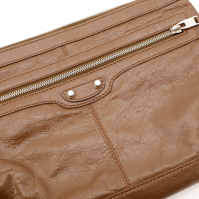 Détail zip avant et rivets argentés pochette Balenciaga marron — AMANA Vintage