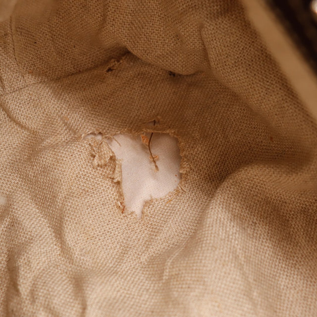 Détail déchirure doublure intérieure Gucci Tote — AMANA Vintage