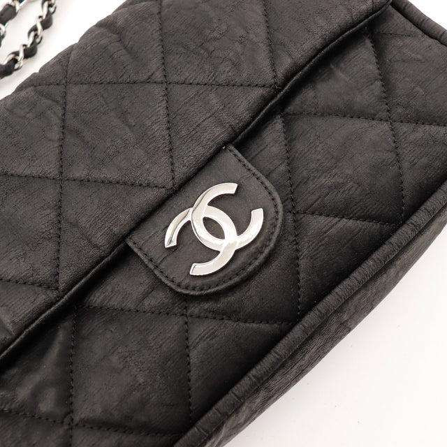 Intérieur doublure satin Chanel Timeless noir avec étiquette Chanel Made in Italy — AMANA Vintage
