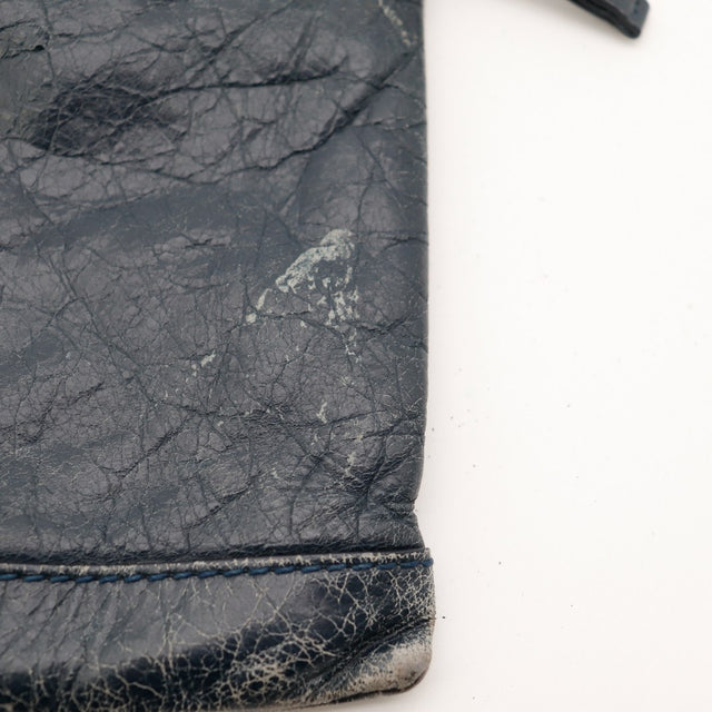 Detail coin avec effritement cuir Pochette Clutch Balenciaga bleu nuit — AMANA Vintage