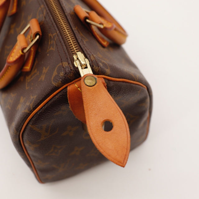 Détail tirette en cuir et fermeture Louis Vuitton Speedy 25 — AMANA Vintage