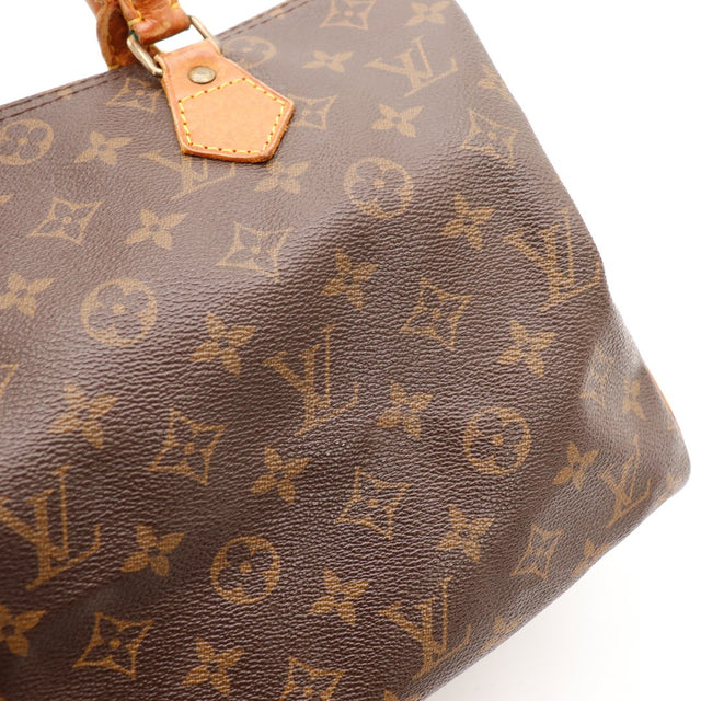 Detail coin inferieur Louis Vuitton Speedy 30 patine cuir vachette — AMANA Vintage