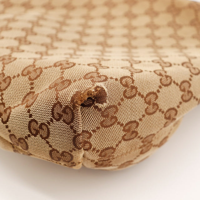 Détail coin inférieur Hobo Gucci effilochage canvas monogrammé — AMANA Vintage