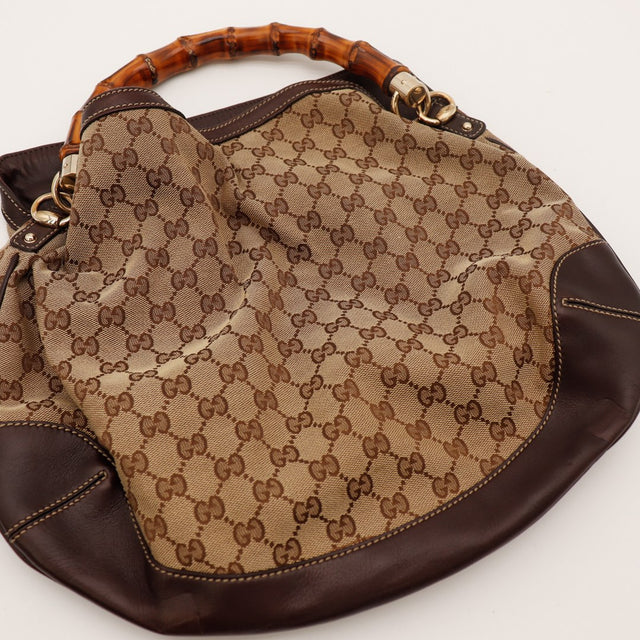 Détail toile monogrammée Gucci frottement léger vue rapprochée — AMANA Vintage