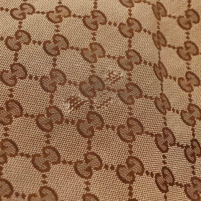 Détail macro toile monogrammée Gucci beige marron — AMANA Vintage