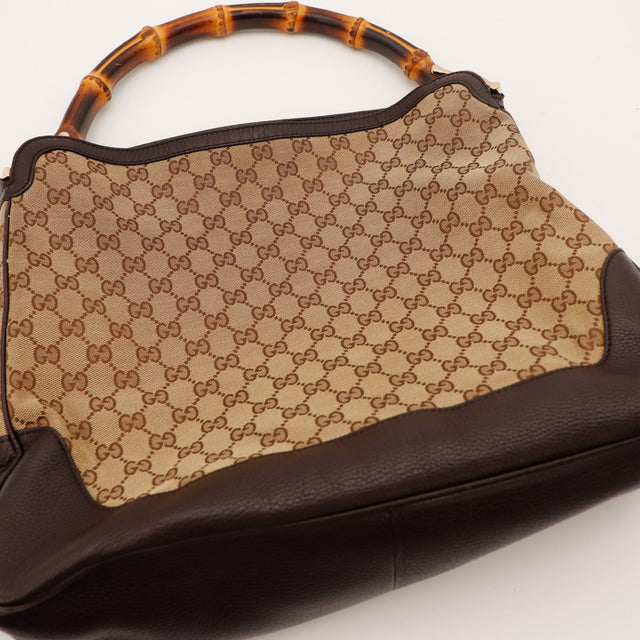 Le Hobo Bambou Gucci détail vue rapprochée toile monogrammée — AMANA Vintage