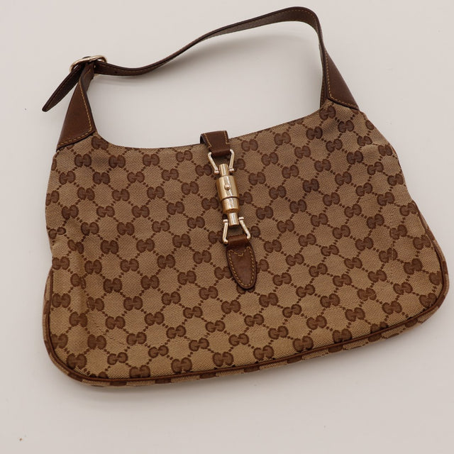 Gucci New Jackie fermoir piston doré signature détail gros plan — AMANA Vintage