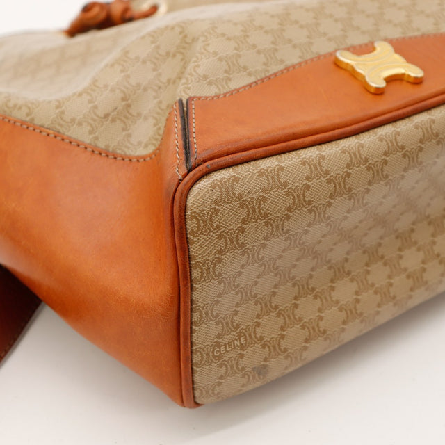Detail coin inferieur frottements cuir Celine Seau Macadam occasion — AMANA Vintage