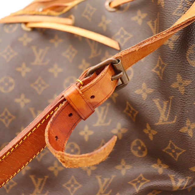 Détail coins vachette Louis Vuitton Noé GM Monogram occasion — AMANA Vintage