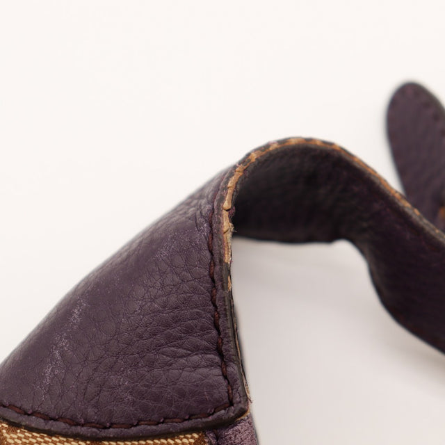 Détail jonction anse corps sac Gucci New Jackie usure cuir prune — AMANA Vintage