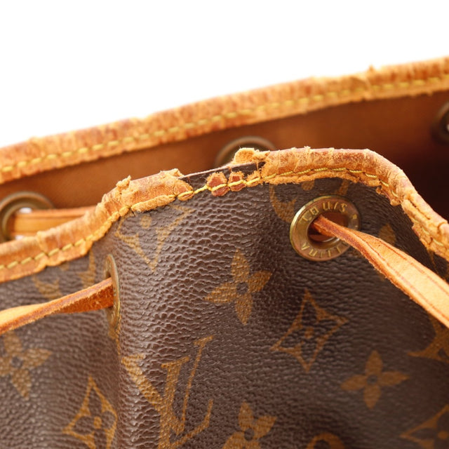Détail coutures et toile Monogram Louis Vuitton Noé GM — AMANA Vintage