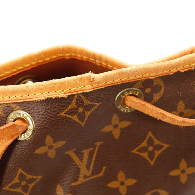 Détail œillets dorés Louis Vuitton Noé GM Monogram — AMANA Vintage