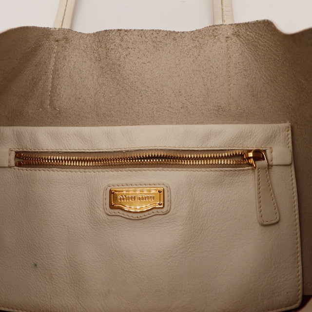 Détail poche zippée intérieure Miu Miu Shopping Tote — AMANA Vintage