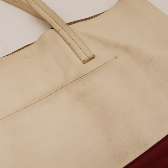 Fond rouge Miu Miu Shopping Tote cuir de chèvre occasion authentique — AMANA Vintage