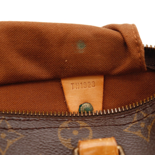 Détail de la patte latérale Louis Vuitton Speedy 25 cuir vachette occasion authentique — AMANA Vintage