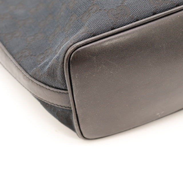 Détail base cuir et coins Gucci Hobo noir — AMANA Vintage