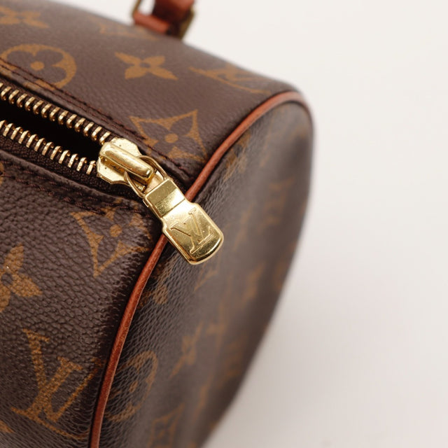 Détail extrémité cylindrique et passepoil Louis Vuitton Papillon 26 — AMANA Vintage