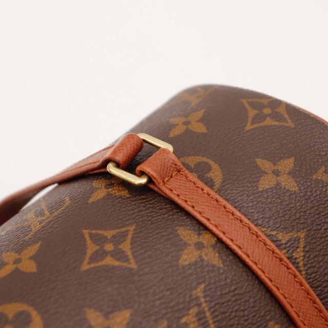 Détail argenterie dorée Louis Vuitton Papillon 26 Monogram — AMANA Vintage
