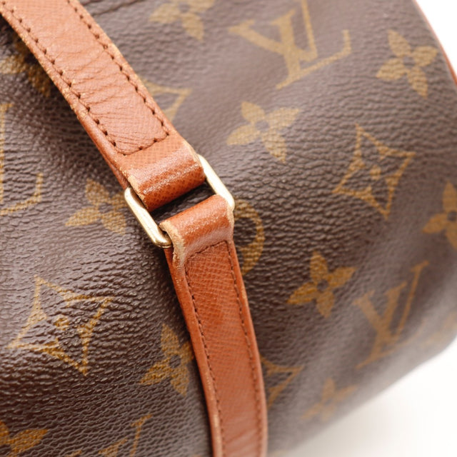 Détail passants et boucle dorée Louis Vuitton Papillon 30 — AMANA Vintage