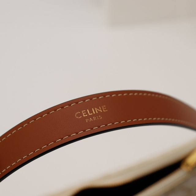 Detail anse cuir tan interieur Celine Paris — AMANA Vintage