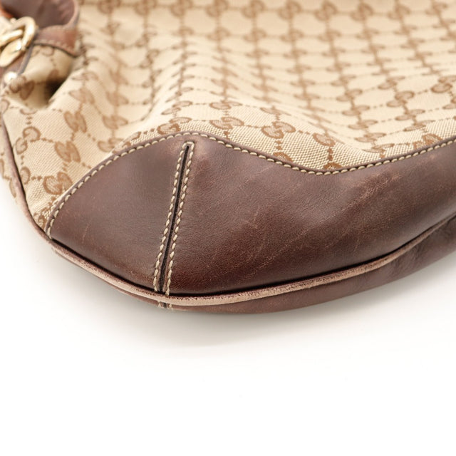 Detail coin inferieur Gucci Hobo Bambou usure cuir — AMANA Vintage