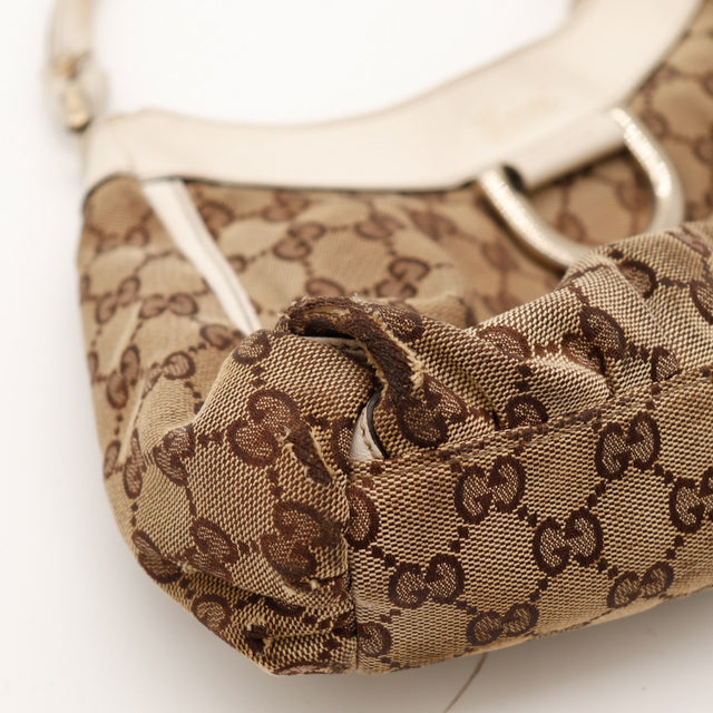 Détail anse cuir ivoire décolorée Gucci Hobo vue rapprochée — AMANA Vintage