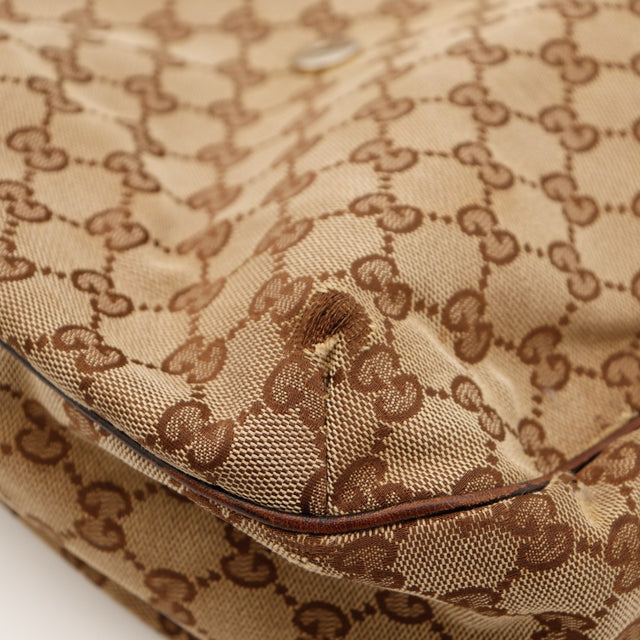 Détail coin Hobo Web Gucci usure canvas monogrammé — AMANA Vintage