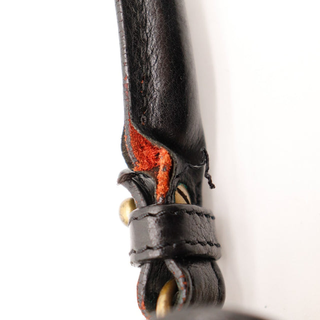 Détail déchirure cuir attache anse sac Chloé Paraty noir — AMANA Vintage