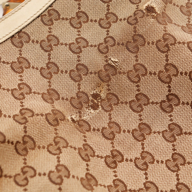 Détail accroc sur toile monogrammée Gucci Indy Hobo — AMANA Vintage