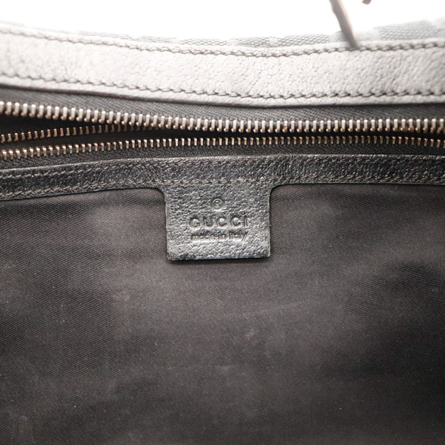 Détail médaillon Gucci made in Italy anse cuir noir — AMANA Vintage