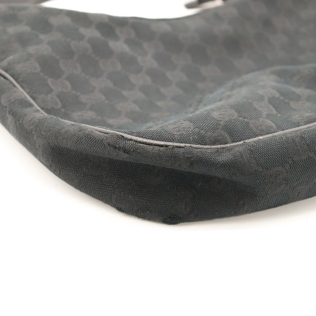 Détail coins inférieurs Gucci Hobo GG Canvas usure — AMANA Vintage