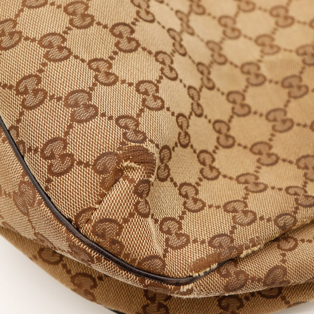 Détail coin inférieur Hobo Web Gucci frottements fils apparents — AMANA Vintage