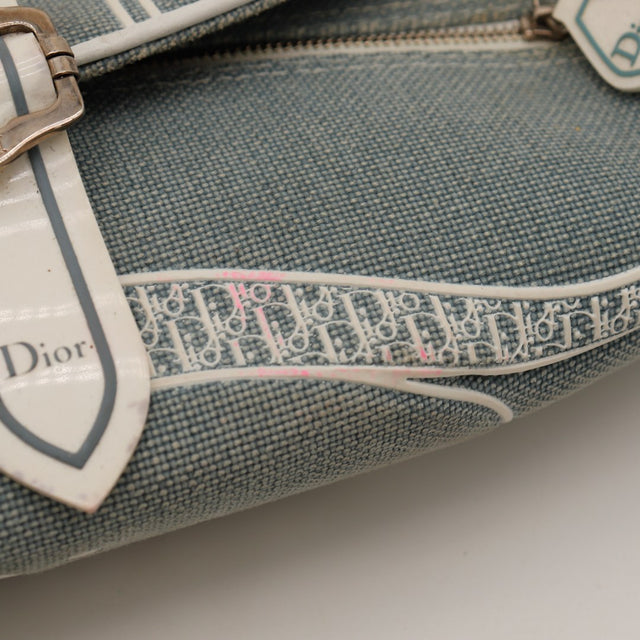 Détail tirette zip pochette Dior Trotter caoutchouc blanc — AMANA Vintage