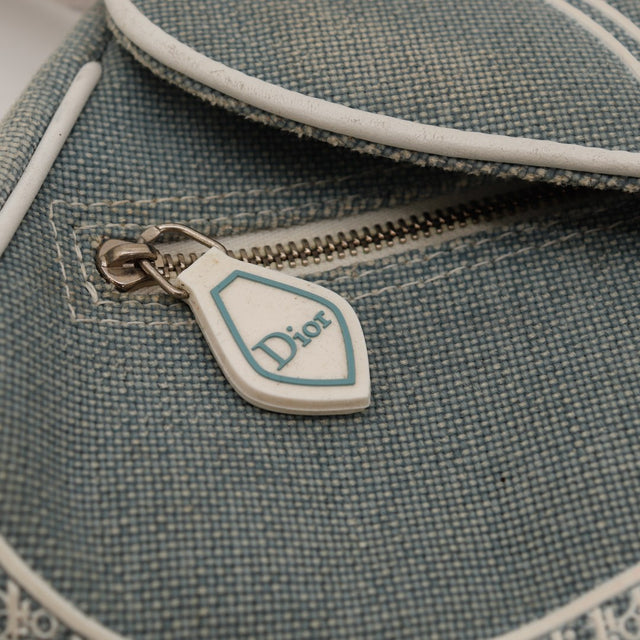 Détail fermoir signature Dior terni usure visible — AMANA Vintage