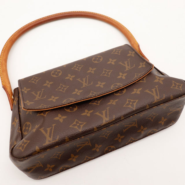 Détail coin inférieur Louis Vuitton Looping MM légers frottements — AMANA Vintage