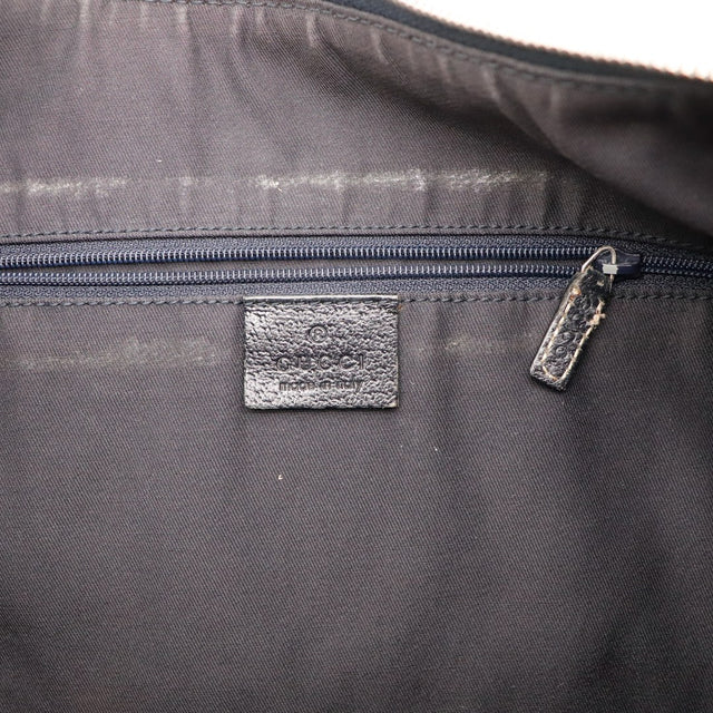 Détail coin usé sac Gucci Hobo Web canvas occasion — AMANA Vintage