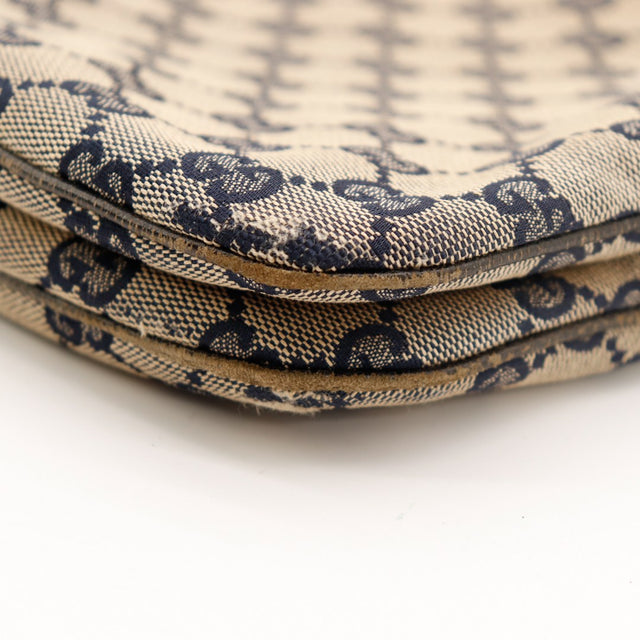 Détail coins usure cuir beige sac Gucci Hobo Web occasion — AMANA Vintage