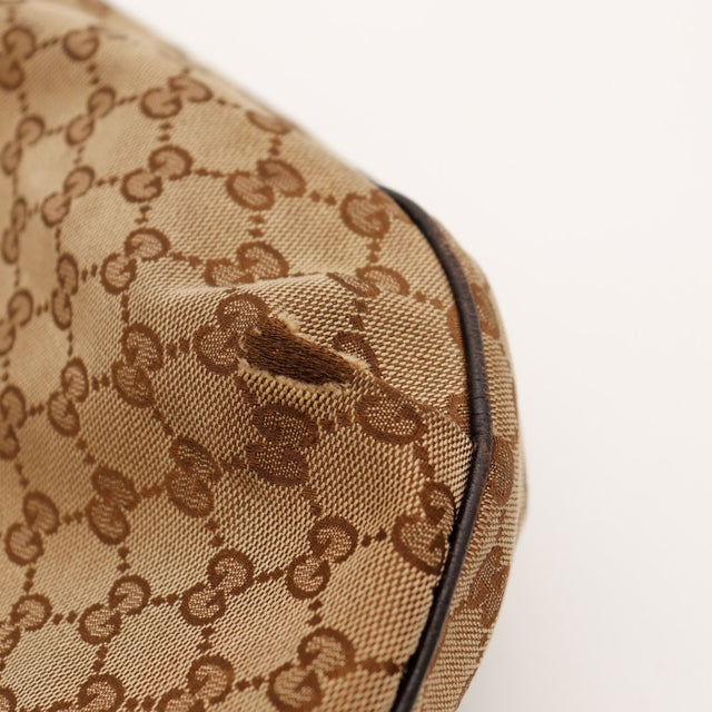 Détail vernis bord anse cuir Gucci décollement usure — AMANA Vintage