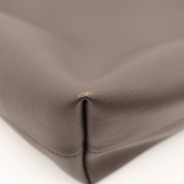 Vue de l'intérieur Saint Laurent Shopping Tote East/West cuir de veau gris foncé occasion authentique — AMANA Vintage