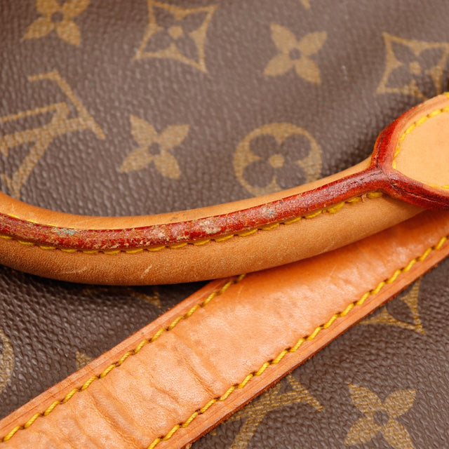 Détail anses vernis écaillé Louis Vuitton Keepall 55 — AMANA Vintage