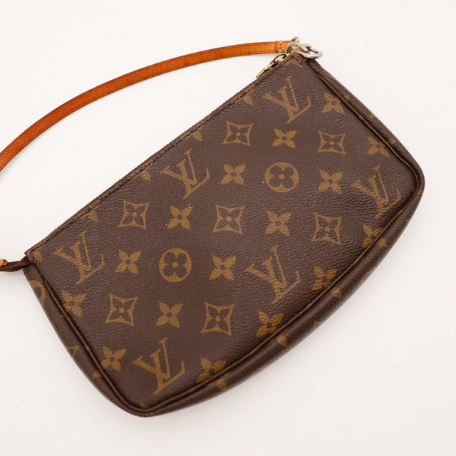 Detail dos Pochette Accessoires Louis Vuitton canvas frotté — AMANA Vintage