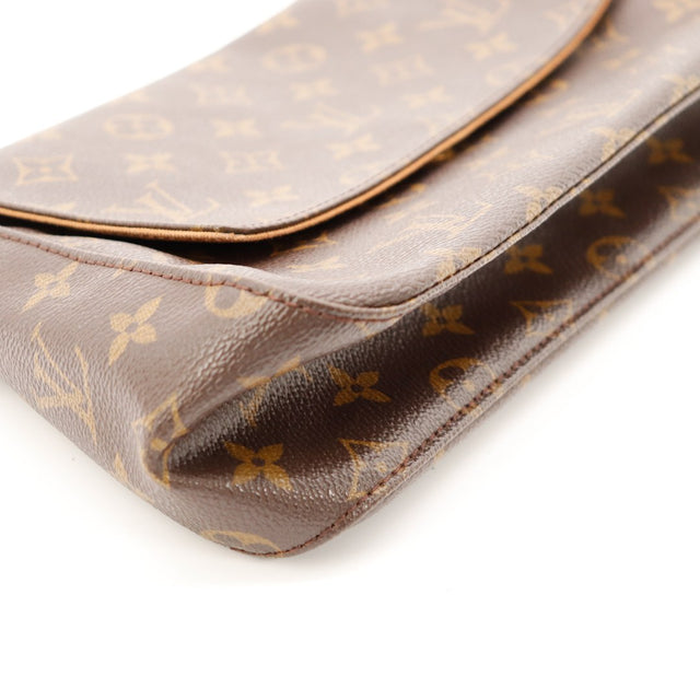 Detail coin inferieur Louis Vuitton Mini Looping leger frottement — AMANA Vintage