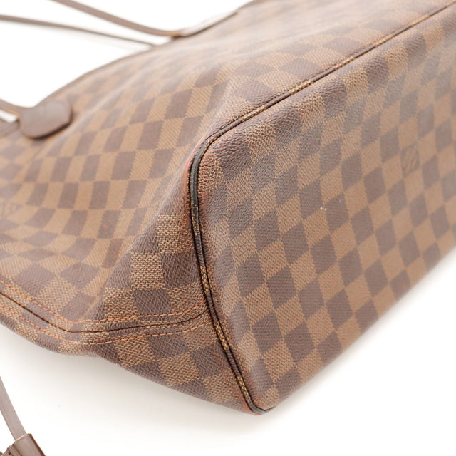 Detail coin inferieur Louis Vuitton Neverfull MM Damier Ebene frottements — AMANA Vintage