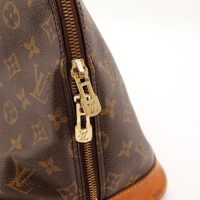 Detail tab et zip Louis Vuitton Alma PM occasion authentique — AMANA Vintage