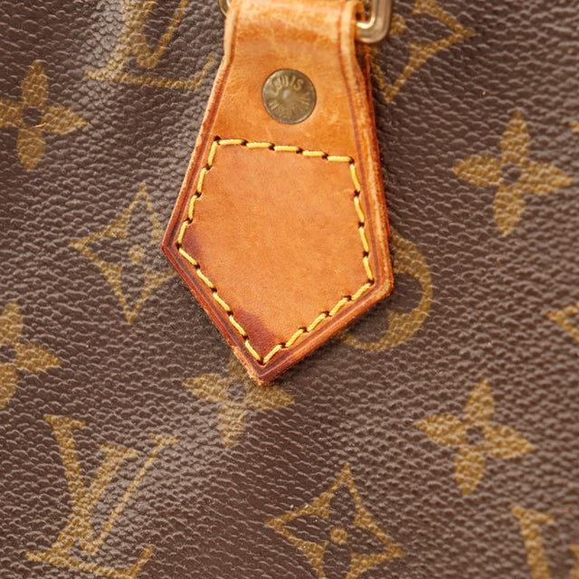 Detail coins et cuirs inferieurs Louis Vuitton Alma PM taches eau occasion — AMANA Vintage