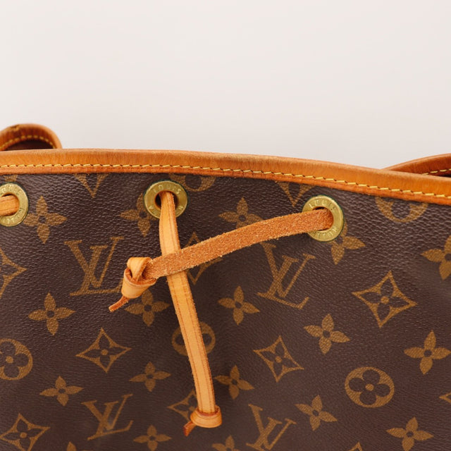 Détail de la base Louis Vuitton Noé Toile Monogramme occasion authentique — AMANA Vintage