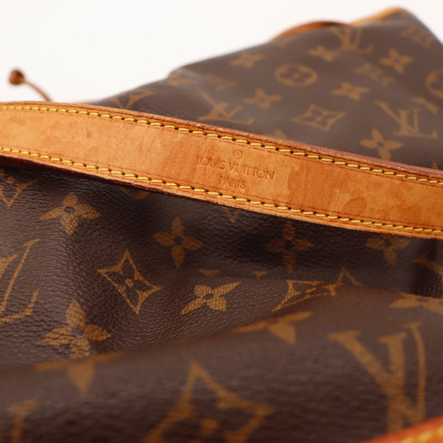 Détail de la bandoulière Louis Vuitton Noé Toile Monogramme occasion authentique — AMANA Vintage