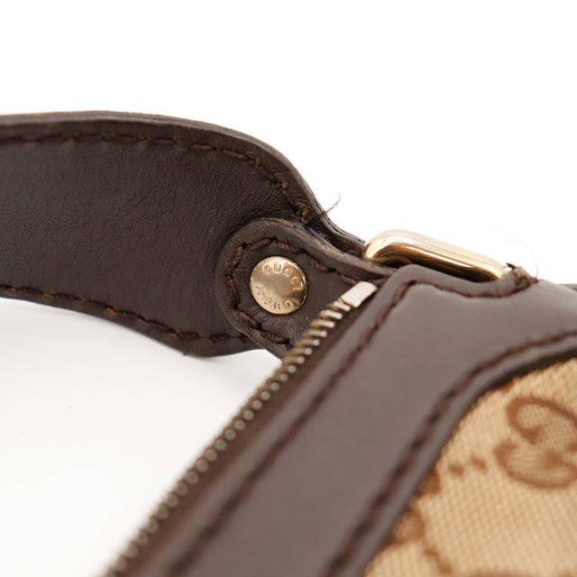 Détail anse cuir marron et fermeture Gucci Sukey occasion — AMANA Vintage