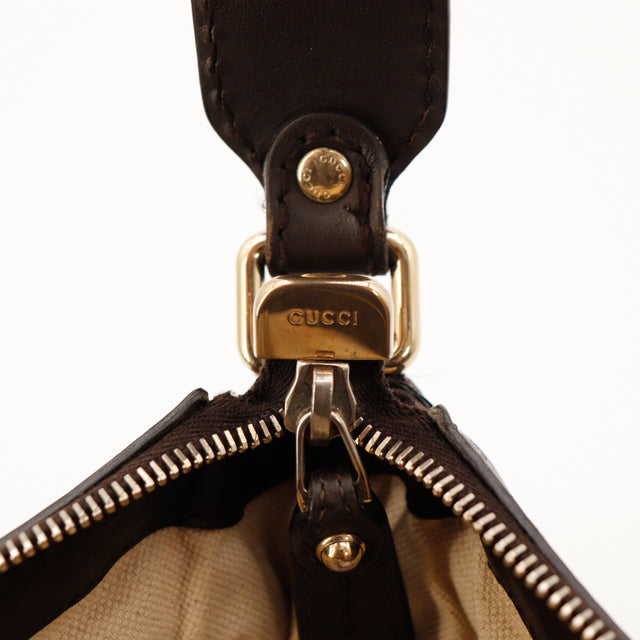 Détail couture anse cuir Gucci Sukey occasion — AMANA Vintage